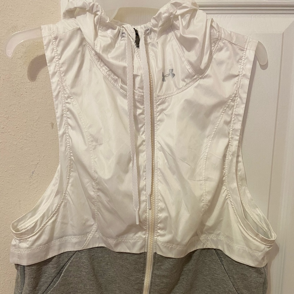 Under Armor loose sleeveless windbreaker vest S